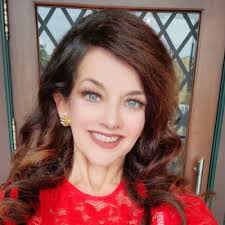 Thrilled to be interviewed for the Glossy Podcast, major career milestone.  Want the cliff notes? "After five years in business, Jane Winchester  Paradis's jewelry brand, Jane Win, has earned fans…