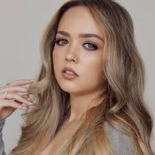 Stream Vanessa Lezama music