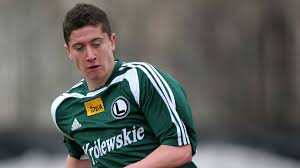 Born 21 august 1988) is a polish professional footballer who plays as a striker for bundesliga club bayern munich and is the. Als Robert Lewandowski Bei Legia Warschau Rausgeworfen Wurde Und Uber Polens 3 Liga Zum Star Avancierte Goal Com