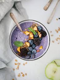Bol Dejeuner Complet Aux Bleuets A La Vanille Recipe Vegan Smoothie Bowl Fruit Smoothies Healthy Breakfast Smoothies
