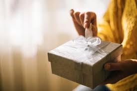 Hi i'm tana mongeau, i'm a struggling demonetized influencer. Glxoytnseloqym