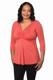 Flattering Tops Shirts To Hide Your Belly Offering The Perfect Drape Flattering Outfits Fashion For Women Over 40 Fashion