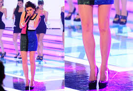 Ha elhangzik csobot adél neve, mindenkinek a stílusosság és a régi idők slágerei jutnak először eszébe. Veres Karmolasok Es Kek Zold Foltok Csufitjak Csobot Adelt