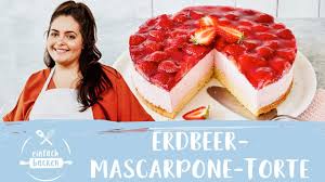 Den boden einer springform von 24 cm durchmesser mit backpapier belegen und den rand aufsetzen. Erdbeer Mascarpone Torte Die Cremigste Erdbeertorte Der Welt I Einfach Backen Youtube