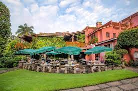 Cuauhnāhuac kʷawˈnaːwak near the woods, modern nahuatl pronunciation (help·info)) is the capital and largest city of the state of morelos in mexico. Las Mananitas Cuernavaca Aktualisierte Preise Fur 2021