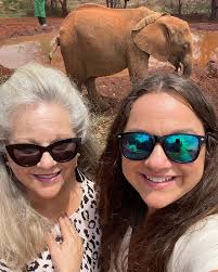 Do not miss these two little elephants… they will bring you strength and  good fortune.