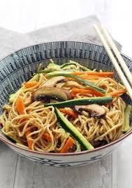 Wok De Nouilles Sautees Aux Legumes Et Champignons Recette Avec Images Nouilles Sautees Aux Legumes Recettes Wok