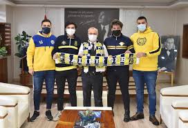 Türkiyenin en büyük takımı değil‚… türkiyenin kendisidir fenerbahçe. Genc Fenerbahcelilerden Baskan Kayda Ya Fenerbahce Atkisi Yerelin Sesi