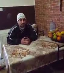 Mihaita din berceni 2017 in vizita la palat. Mihaita Din Berceni A Fugit Din Bucuresti Simpaticul Personaj A Ajuns Sa Doarma Intr O Agentie Imobiliara Din Navodari Patronul I A Facut Cadou Haine De Sarbatori Video Wowbiz