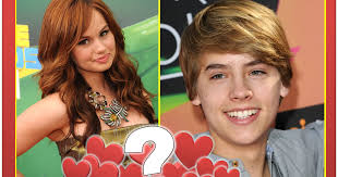Cole Sprouse & Debby Ryan: Será Namoro?