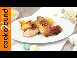 Per evitare di far seccare troppo la carne, aggiungete un mestolo alla volta di brodo caldo. Come Fare La Faraona Arrosto Ricetta Youtube