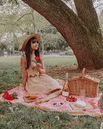 Aesthetic poses for instagram| aesthetic pose ideas to try| photography| ideas and inspo.hello beautiful people! How To Pose For Instagram Photos Fashiontravelrepeat