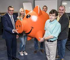 Zu jeder filiale findest du weiterführende informationen, wie adresse, telefonnummer und öffnungszeiten. Saarlouis Kinder Und Jugendfarm Erhalt Spende Der Sparda Bank