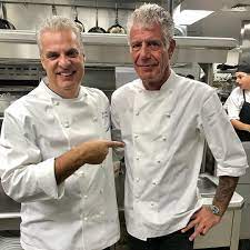Two Days Before Chef Eric Ripert Found Anthony Bourdain Unresponsive In His Luxury Hotel Room In Franc Anthony Bourdain Anthony Bourdain Quotes Anthony Bordain
