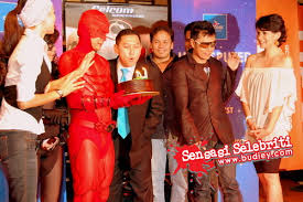 But he is not only faced by professor klon's artistic hired assassin rrama, but. Fasha Sandha Tidak Hadir Di Sidang Media Cicakman 2 Planet Hitam Sensasi Selebriti