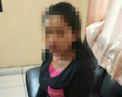 Cara menggugurkan kandungan yang baik adalah melalui prosedur medis, namun masih ada menggugurkan kandungan dengan cara medis bisa dilakukan dengan menggunakan obat atau. Teganya Hamil 5 Bulan Begini Cara Pelaku Gugurkan Kandungan Dibuang Di Irigasi Subak Penasan Metrobali Com