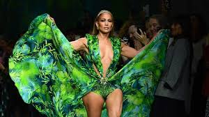 Fashion moments the versace dress then now. Jennifer Lopez On Why That Green Versace Dress Is So Important Glamour