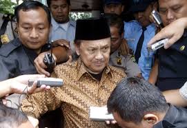 Bj habibie dikenal sebagai seorang inovator jenius dari indonesia yang memiliki sumbangsih besar pada teknologi pesawat terbang dunia. B J Habibie Reformist Indonesian President Dies At 83 The Washington Post