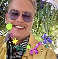 Frank Sinatra and radio personality Sid Mark (1933-2022) were friends. Sid  Mark hosted radio programs dedicated strictly to Sinatra since the fifties  (Friday with Frank; Saturday with Sinatra). Sid Mark about a