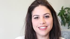 Astoria Characters: The Woman Who Immortalizes the Dearly Departed