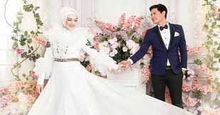 Lucu dan gemas maksimal, potret anak cut meyriska dan roger danuarta ini menarik perhatian. Lamaran Cut Meyriska Dan Roger Danuarta Nyata