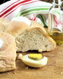 Although we have no italian ethnicity in my family what so ever, adopting traditions is a great thing, right? Sicilian Easter Cuddura Cu L Ova Mangia Bedda