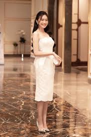 Câu đầu nói về tình yêu nam nữ, những câu sau lại nói về những tình cảm khác. Ä'oan VÄƒn Háº­u Háº¹n Ho Vá»›i NgÆ°á»i Yeu Má»›i Báº¥t Ngá» Than Tháº¿ Báº¡n Gai Tin Má»›i Bong Ä'a