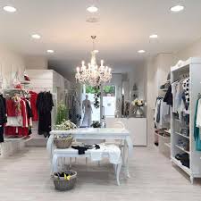 Da qui potranno poi venire le decisioni per la disposizione di mobili, e dei complementi d'arredo. Arredamento Per Negozi Di Abbigliamento Donna Arredoshop