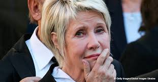Corinne balavoine est alors enceinte de leur deuxième enfant et met au monde une petite fille 60 top serge khalfon pictures photos and images getty.daniel balavoine and corinne barcessat dating. Daniel Balavoine L Histoire D Amour Avec Corinne La Mere De Ses Deux Enfants