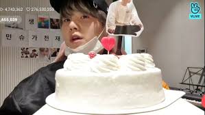 I love you so much! á´®á´±bts Pics On Twitter Yoongi Got Two Birthday Cakes One From The Company One From Members