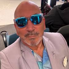 Hoy fetejamos 64 años de egresados, los años pasan, por lo cual cual  cambiamos cena por almuerzo. 16 compañeros de división festejamos. Dos más,  a último momento no pudieron llegar, otros están