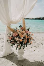 Die Sonnige Strandhochzeit Von Angela Pantaleone Auf Sardinien Strandhochzeit Hochzeit Hochzeit In Italien