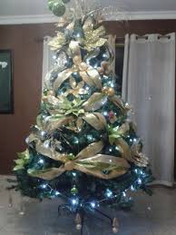 Arbol Con Las Cintas Cruzadas Holiday Decor Christmas Decor