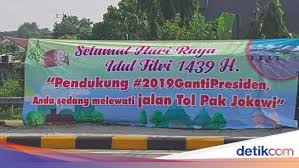 Spanduk poster merupakan bentuk komunikasi. Ramai Spanduk Jalan Tol Pak Jokowi Gerindra Menyesatkan