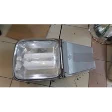Lampu penerangan tenaga surya ini juga sudah diaplikasikan untuk berbagai macam tujuan seperti penerangan jalan, dermaga, stadion, taman dan lain sebagainya. Jual Lampu Penerangan Jalan Umun Lampu Pju Lvd 12w Kotak Pt Lampu Utama Electrik Jakarta Indotrading