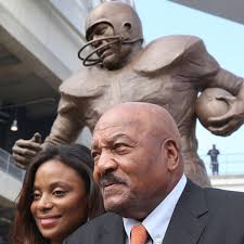 Jim Brown, football great, actor and civil rights activist, dies at 87