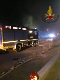 Un importante incidente sull'a1, in cui si contano vittime, sta paralizzando il traffico dividendo l'italia in due. A1 Incidente Mortale Alle Porte Di Valmontone Tragedia Nella Notte