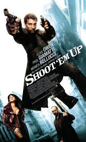 Hepsini Vur Turkce Dublaj Izle Isimsiz Bir Abd Sehrinde Gece Gec Saatlerde Kimsesiz Bir Adam Otobus Duraginda Oturmaktadir Clive Owen Film Macera Filmleri