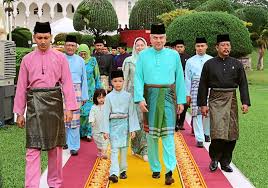The couple had their first child, a son named raja azlan muzaffar shah, on 14 march 2008. Work Begins For Sultan Nazrin S Installation The Star