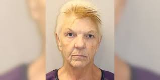 U.S. NEWS: Regina Peacock is charged with grand theft and organized fraud,  according to court documents. Details in the comments ⬇️