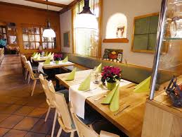 Angesiedelt im herz der „hofinsel, mit seinen denkmalgeschützten gebäuden, ist das restaurant im herrenhaus. Startseite Hotel Sternen Bei Geisingen Hotel Tagungsraume Restaurant Business Events Busreisen
