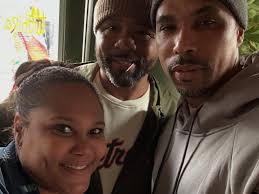 FCC 🩷🤞🏾 plus we got my cousin Tasha to come out and take a picture .  Love y'all