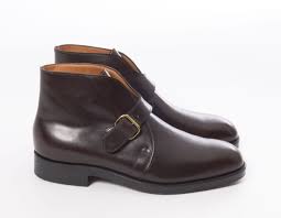 Bottines avec lanières et boucles cloutées pour un look rock. Hermes Vintage Sale N 1948 Lot N 48 Artcurial