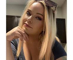 Lindsay Rice's Instagram, Twitter & Facebook