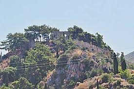 Σοκαρισμένη είναι η τοπική κοινωνία στην κυπαρισσία μετά τη δολοφονία ενός 39χρονου από έναν 72χρονο, σε κατάστημα με είδη. Kastro Kyparissias Ellhnika Kastra