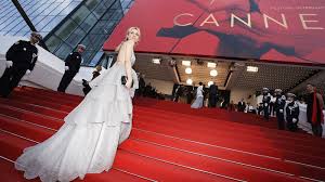 Le taux de mortalité est de 2,15%, le taux de guérison est de 65,77% et le taux de personnes encore malade est de 32,08% Festival De Cannes Pour La Ceremonie Du 70e Anniversaire Des Stars A La Pelle Sur Le Tapis Rouge