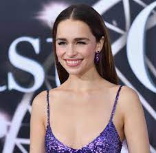Her father was a theatre sound engineer and her mother is a businesswoman. Got Star Emilia Clarke So Was Kann Den Rest Deines Lebens Lahmen Welt