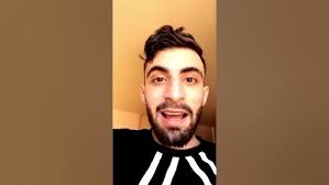 هذا الرجال رما الطفل قدام الجماهير وفجأة...