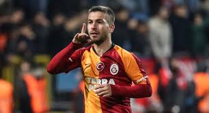 Futbola 2001 yılında doğduğu şehrin takımı olan artvin hopaspor'da başladı. Adem Den Buyuk Bagis Trt Spor Turkiye Nin Guncel Spor Haber Kaynagi