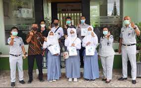Maybe you would like to learn more about one of these? Pt Jasa Raharja Gelar Edukasi Di Smkn 1 Wonosari Harianjogja Com
